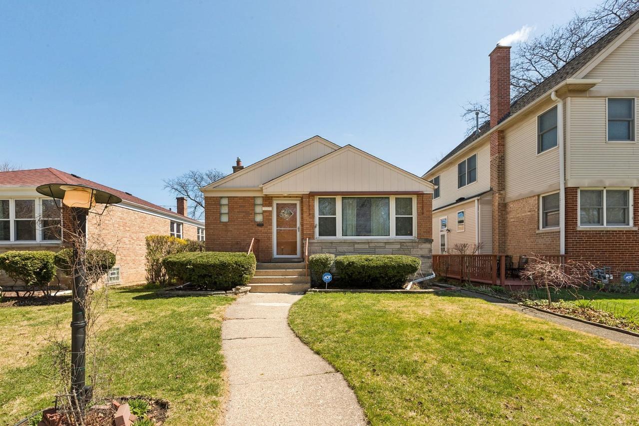 207 Brown Ave., Evanston, IL 60202