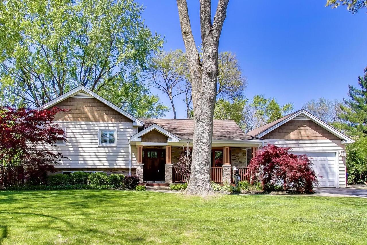 15352 W Cherrywood Ln., Libertyville, IL 60048