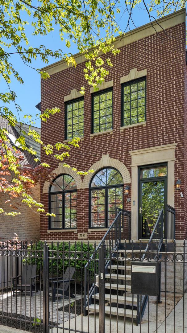 2131 W Dickens Ave., Chicago, IL 60647