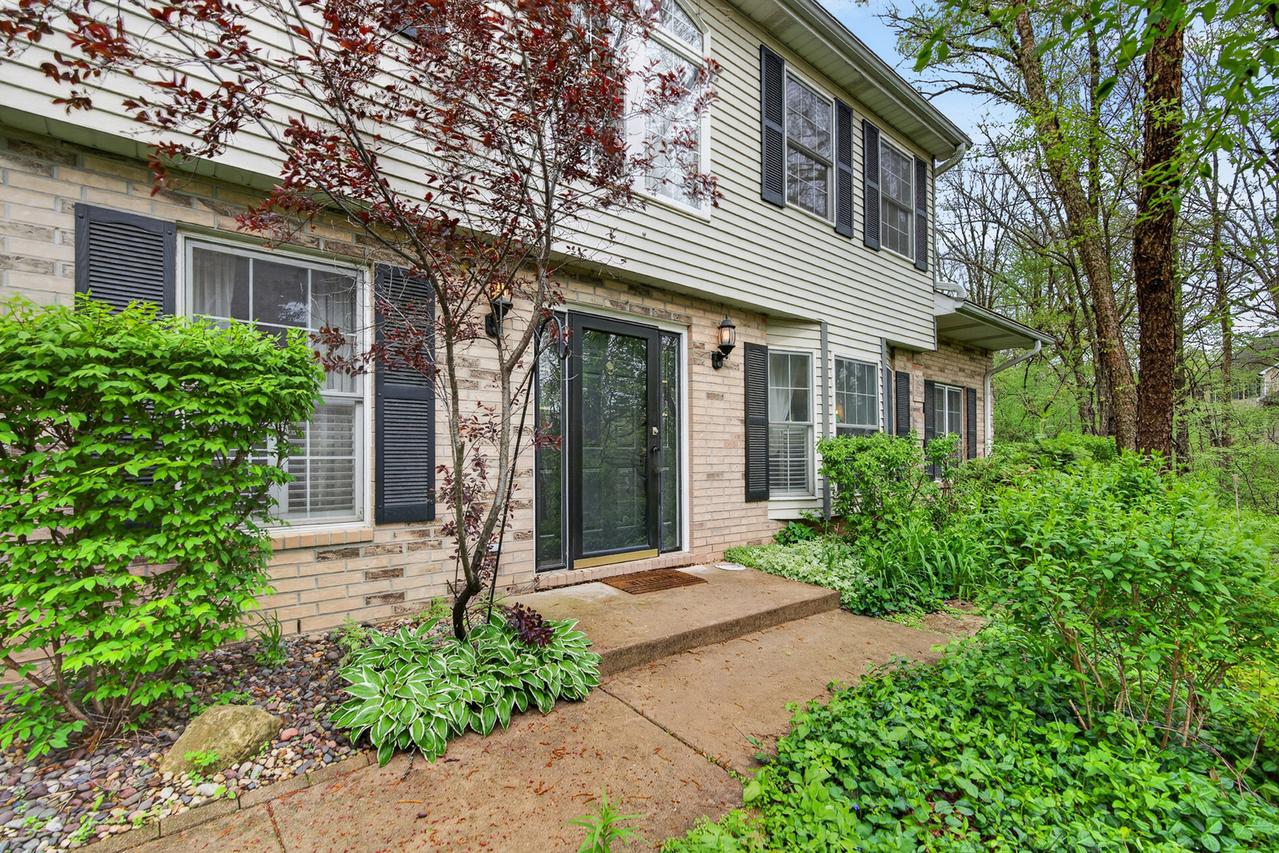 1327 Laurel Oaks Dr., Streamwood, IL 60107