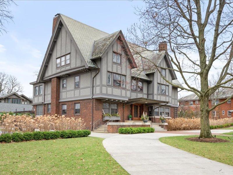 420 N Euclid Ave., Oak Park, IL 60302