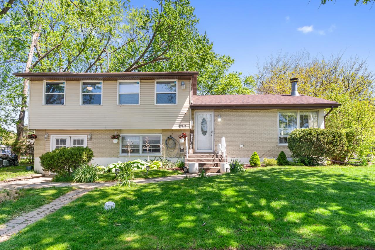 17311 Central Park Ave., Hazel Crest, IL 60429