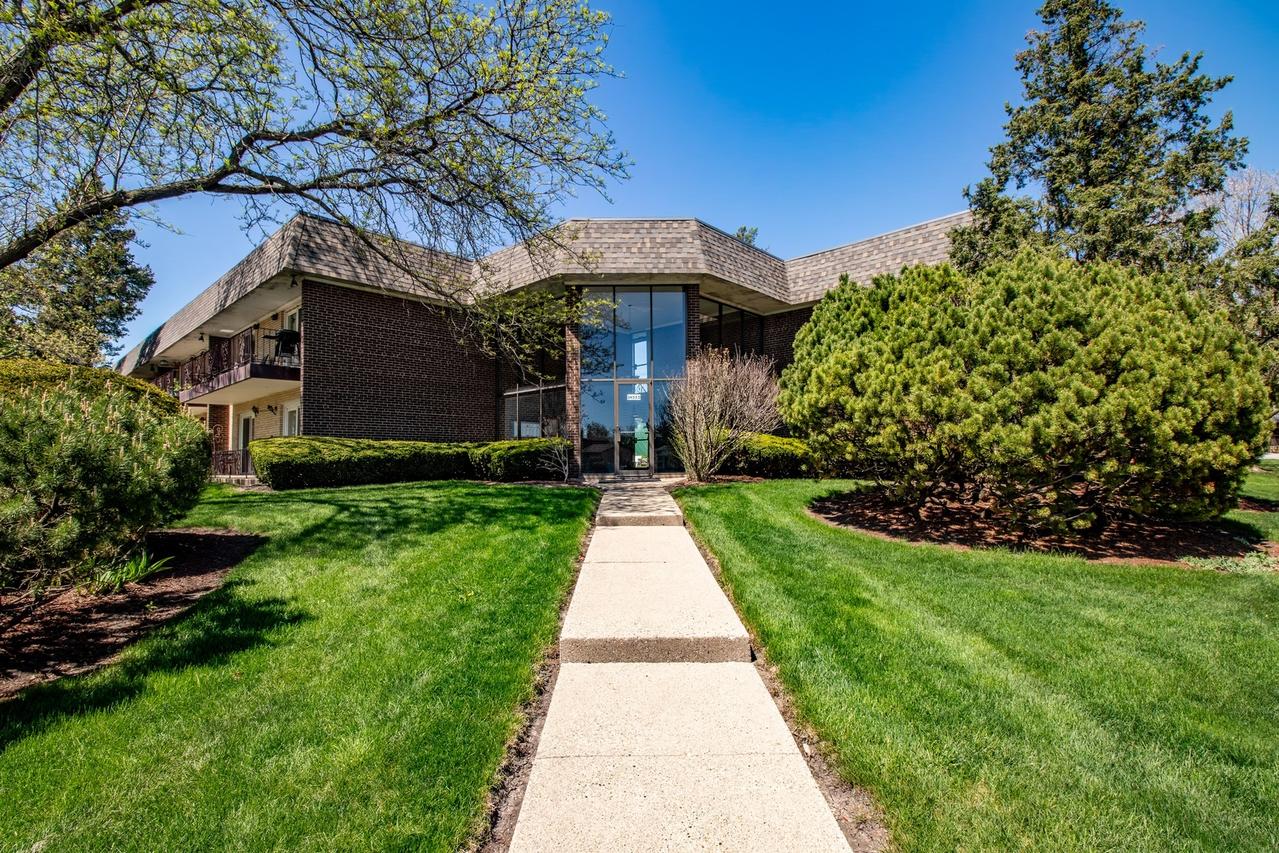 3N550 Crown Rd. #1, Elmhurst, IL 60126