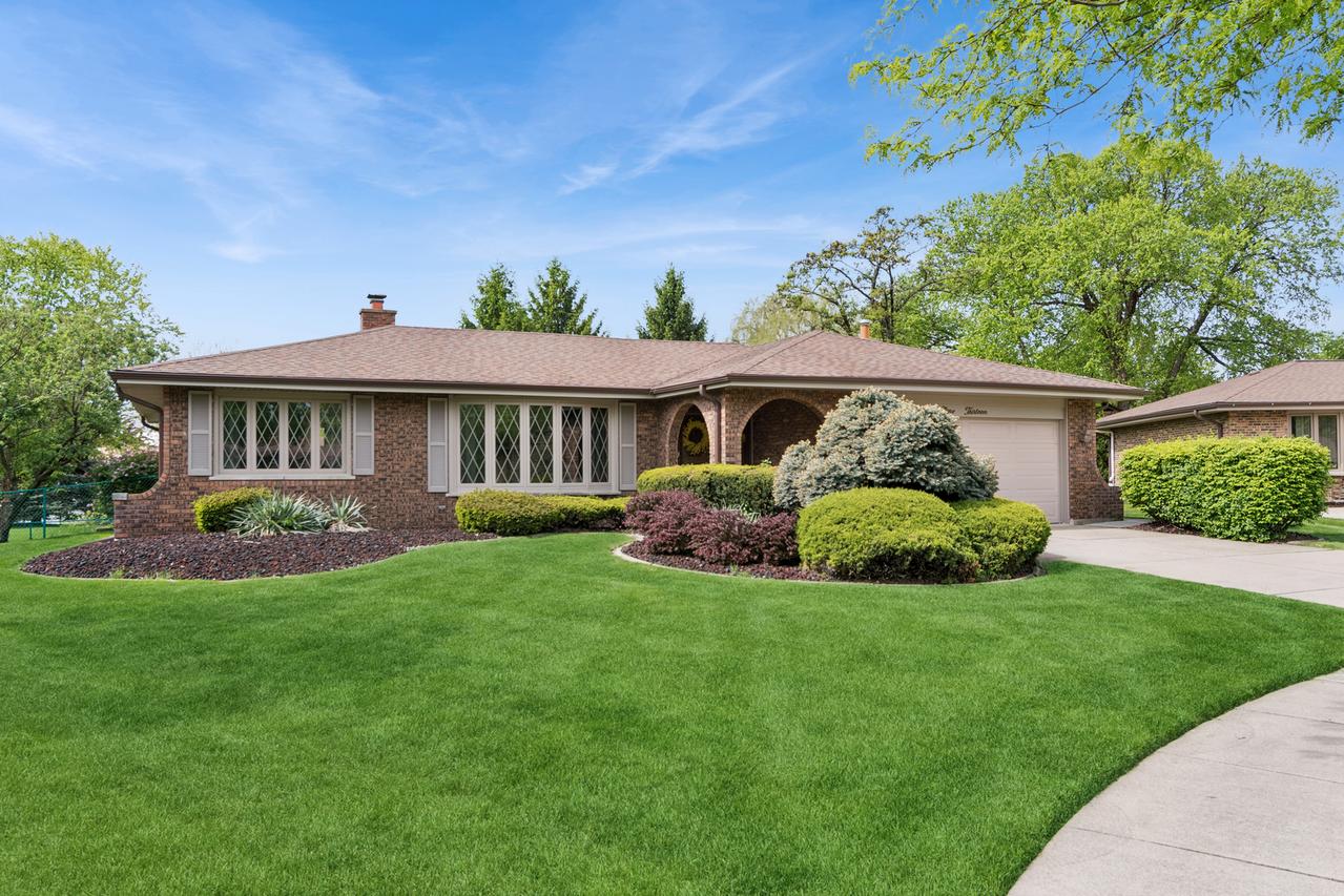 913 Andermann Ln., Darien, IL 60561