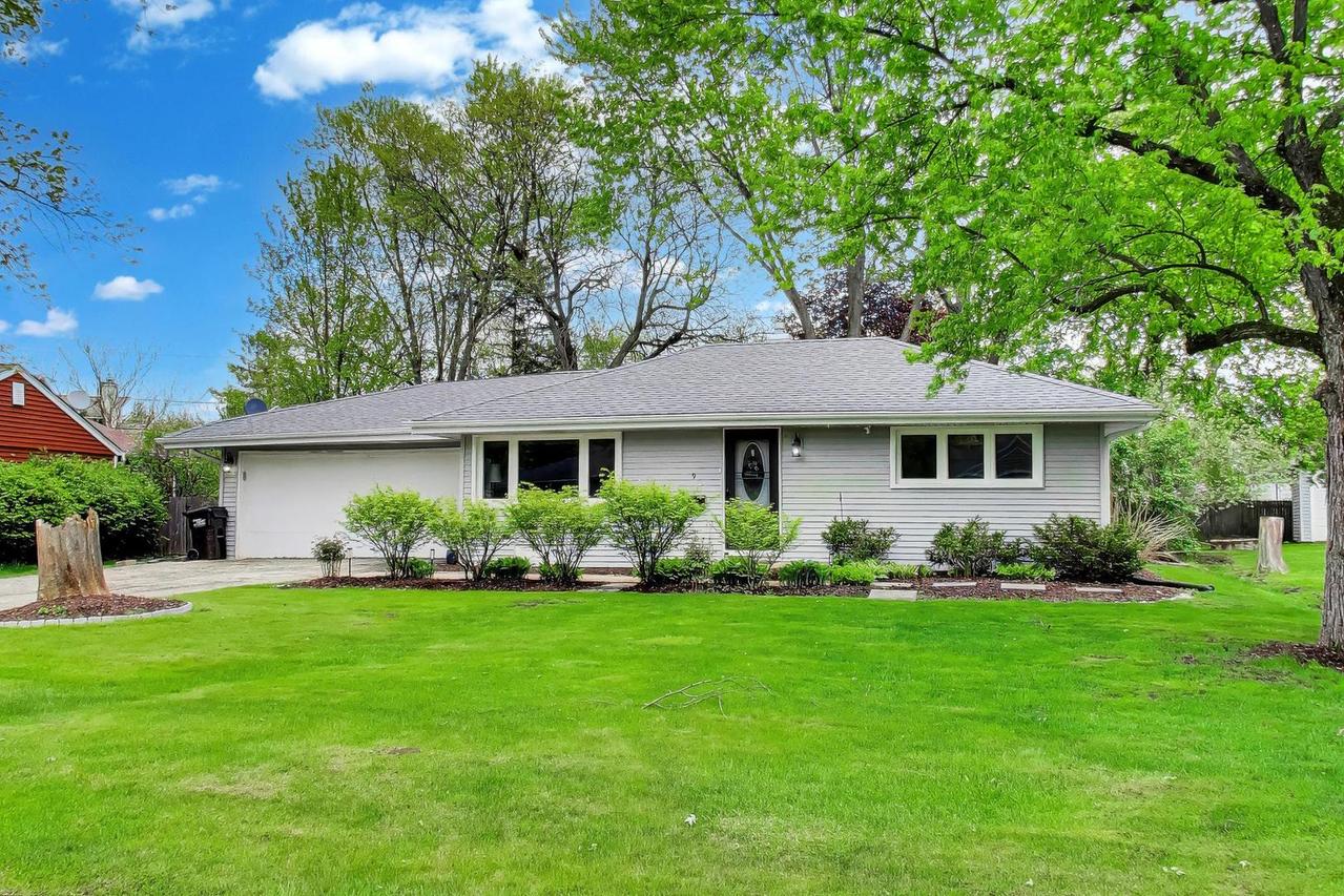 9 Johnathan Rd., Lake Zurich, IL 60047