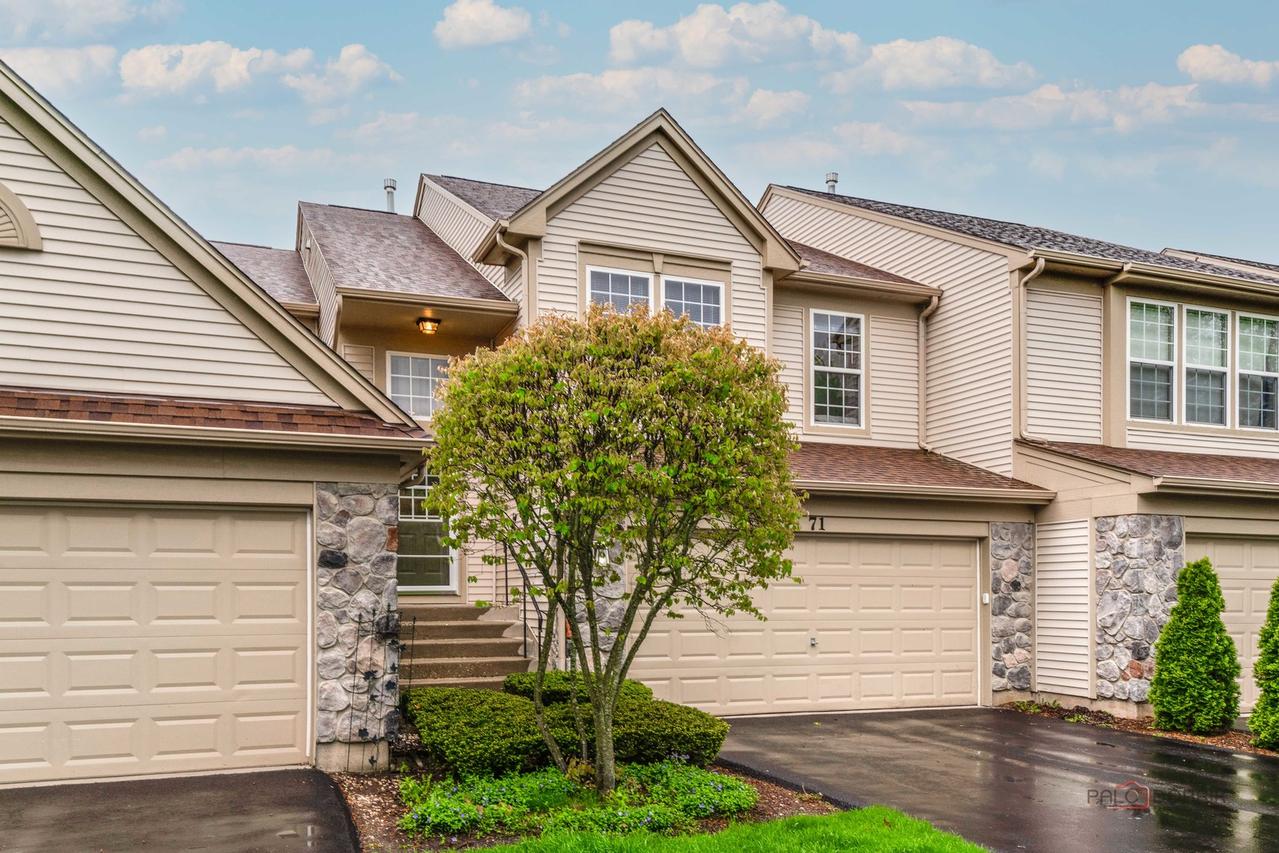 71 W Chatham Ln. #19-2, Round Lake, IL 60073