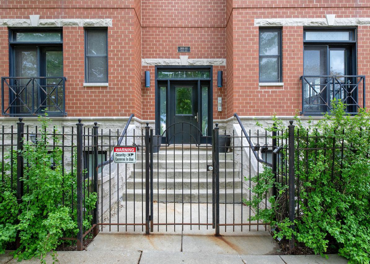 1801 N Kedzie Ave. #201, Chicago, IL 60647