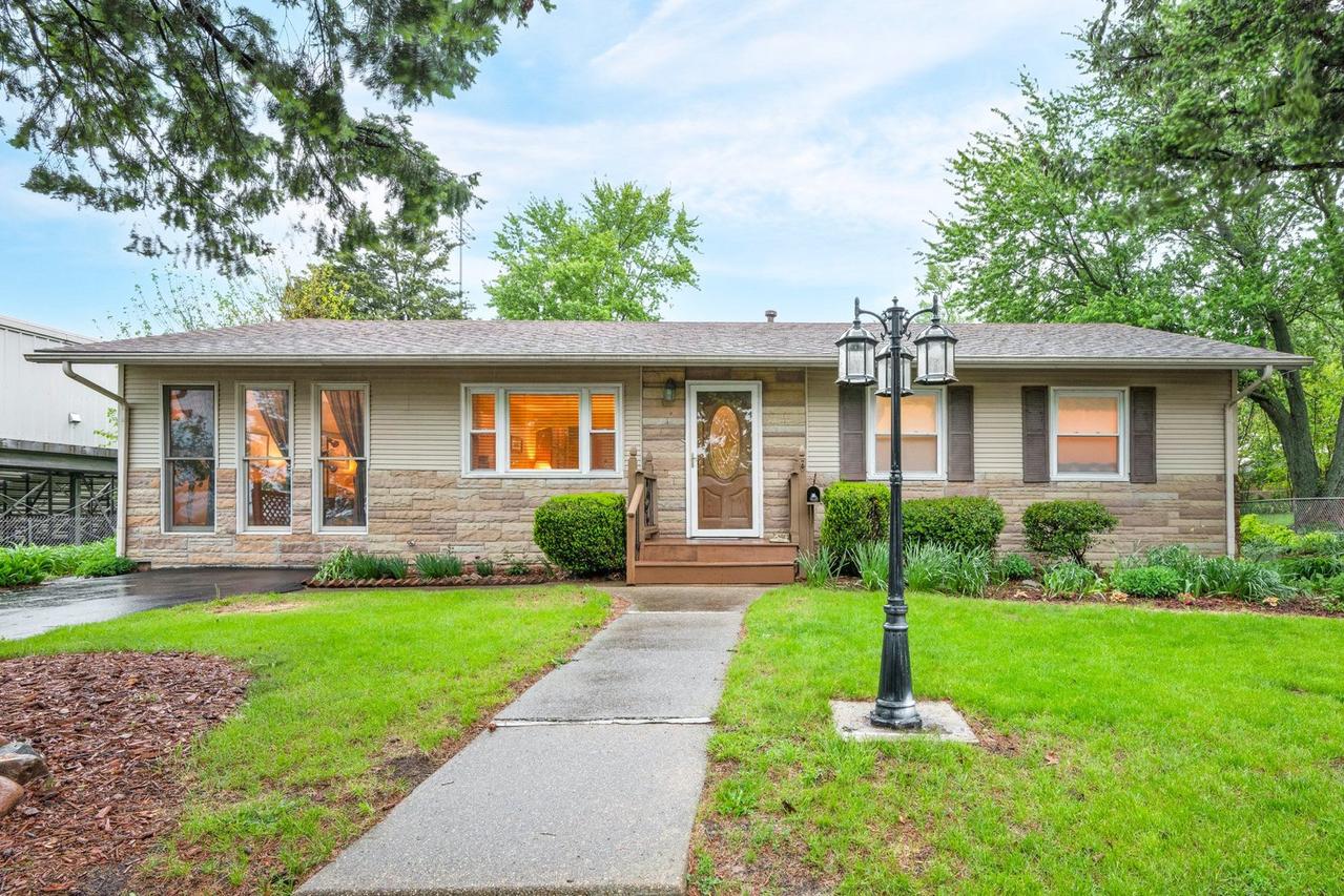 327 W Poplar St., Heyworth, IL 61745