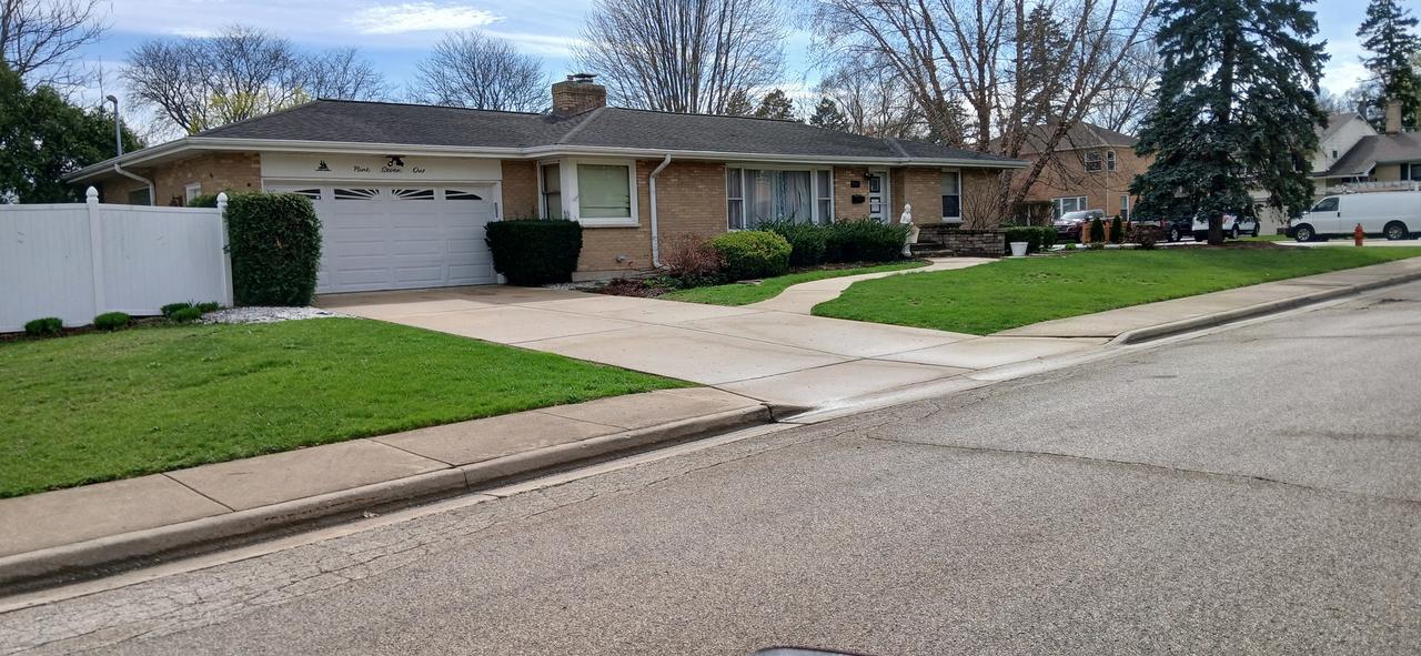 971 Demmond St., Elgin, IL 60123
