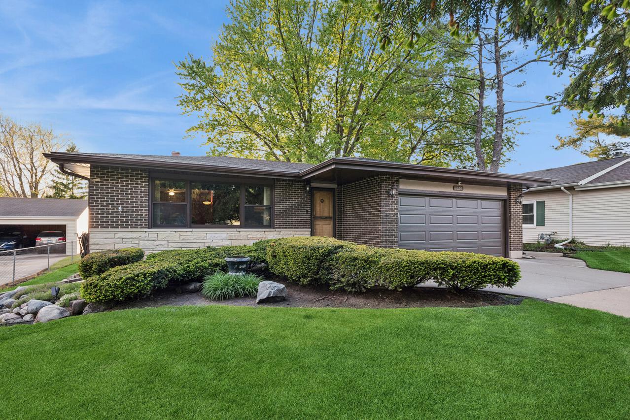 1020 Valewood Dr., Bartlett, IL 60103