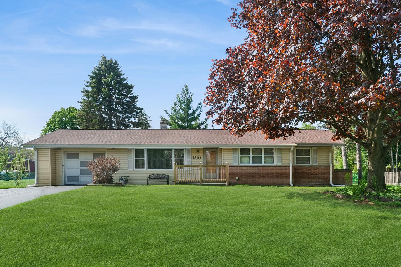 2302 Theda Ln., Rolling Meadows, IL 60008