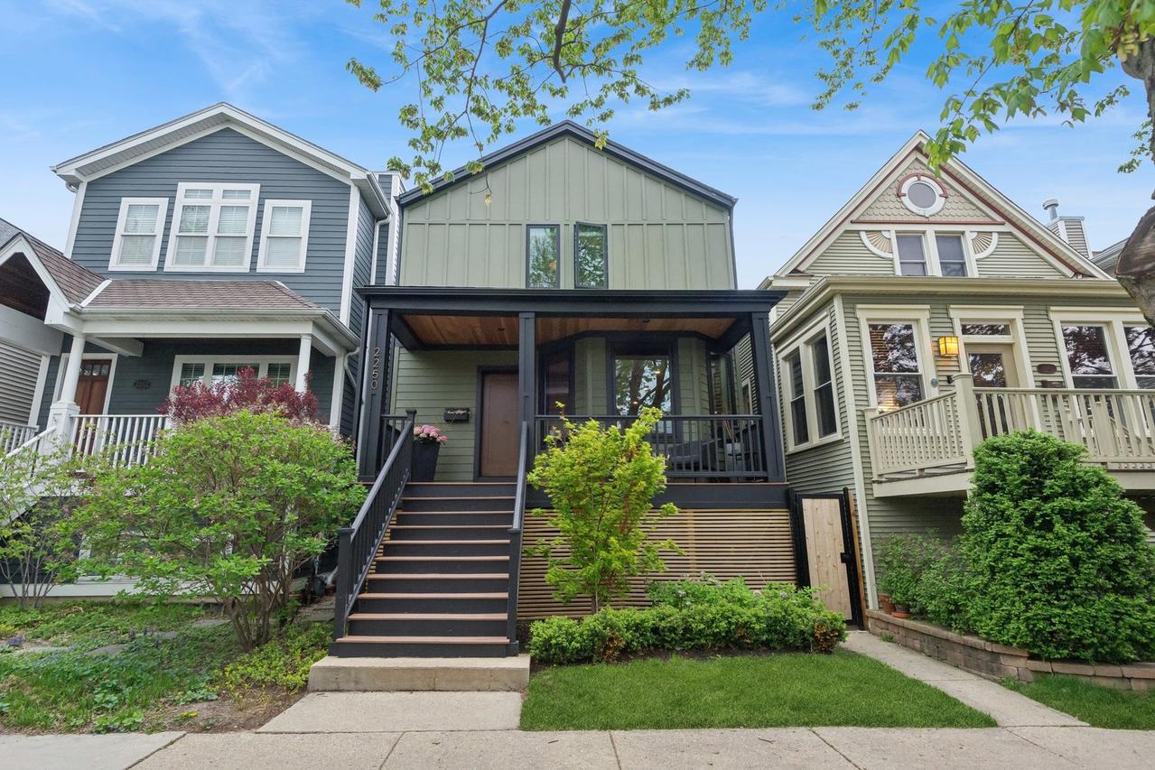 2250 W Berwyn Ave., Chicago, IL 60625
