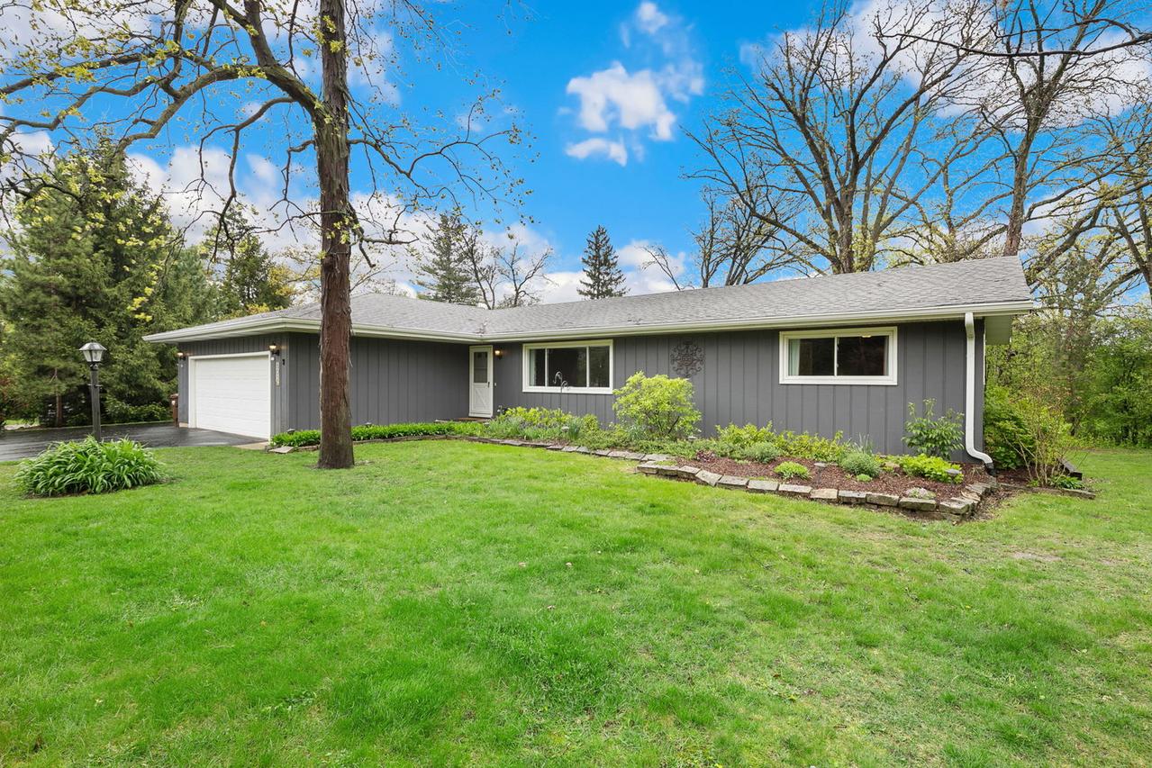 602 Hickory Rd., Woodstock, IL 60098