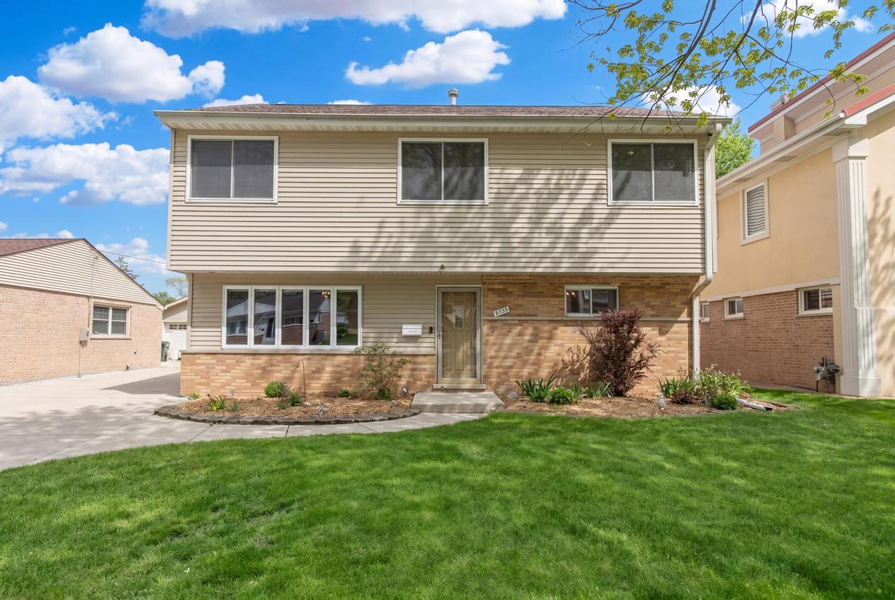 8233 N Octavia Ave., Niles, IL 60714