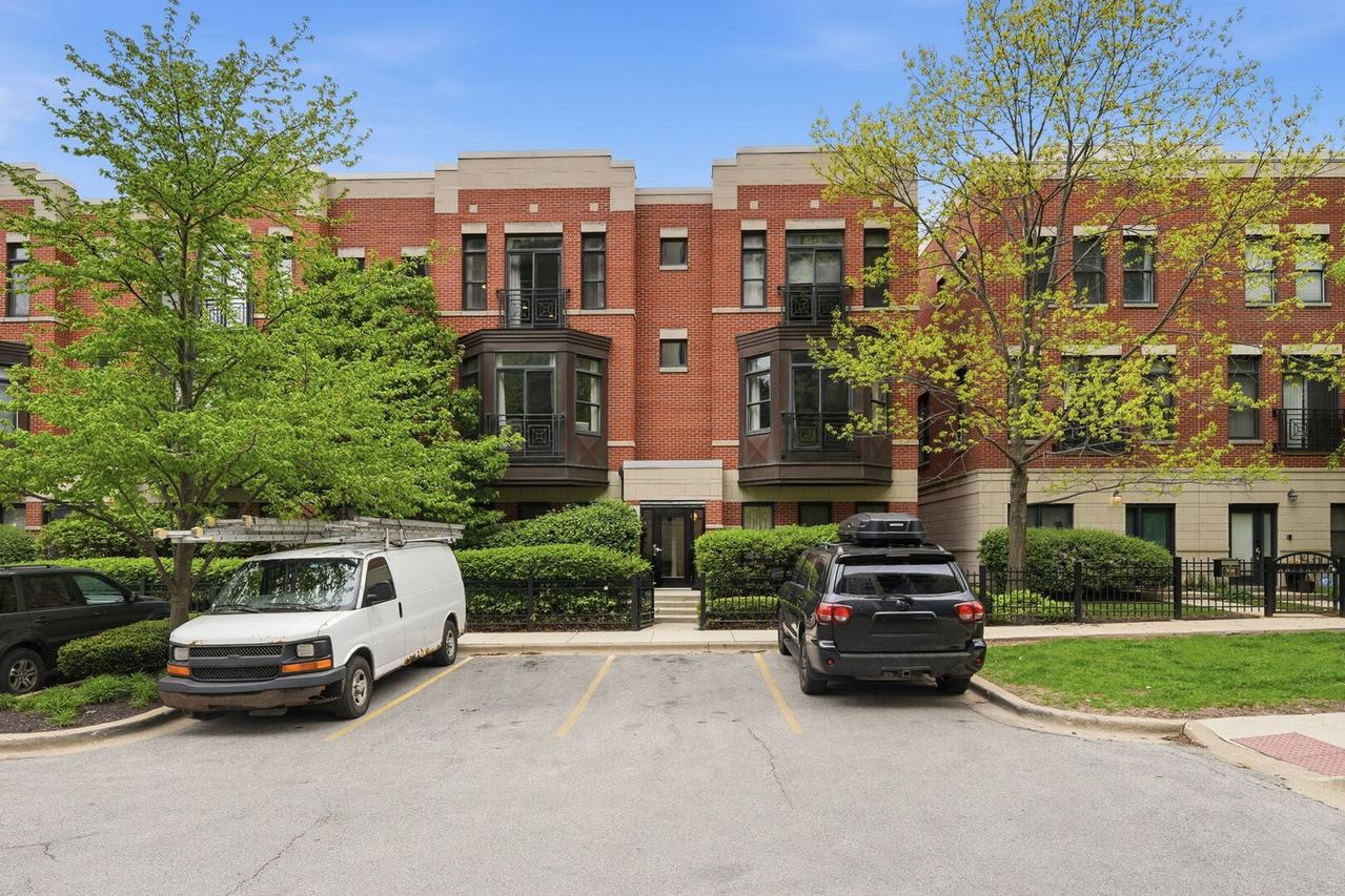 944 W 15th Pl. #3A, Chicago, IL 60608