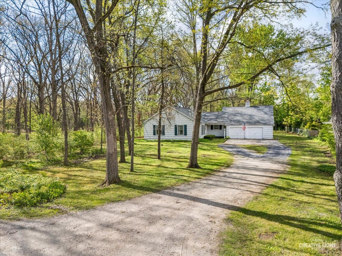 29W007 Oak Ln., Warrenville, IL 60555