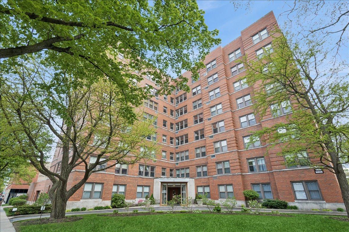 1585 Ridge Ave. #406, Evanston, IL 60201