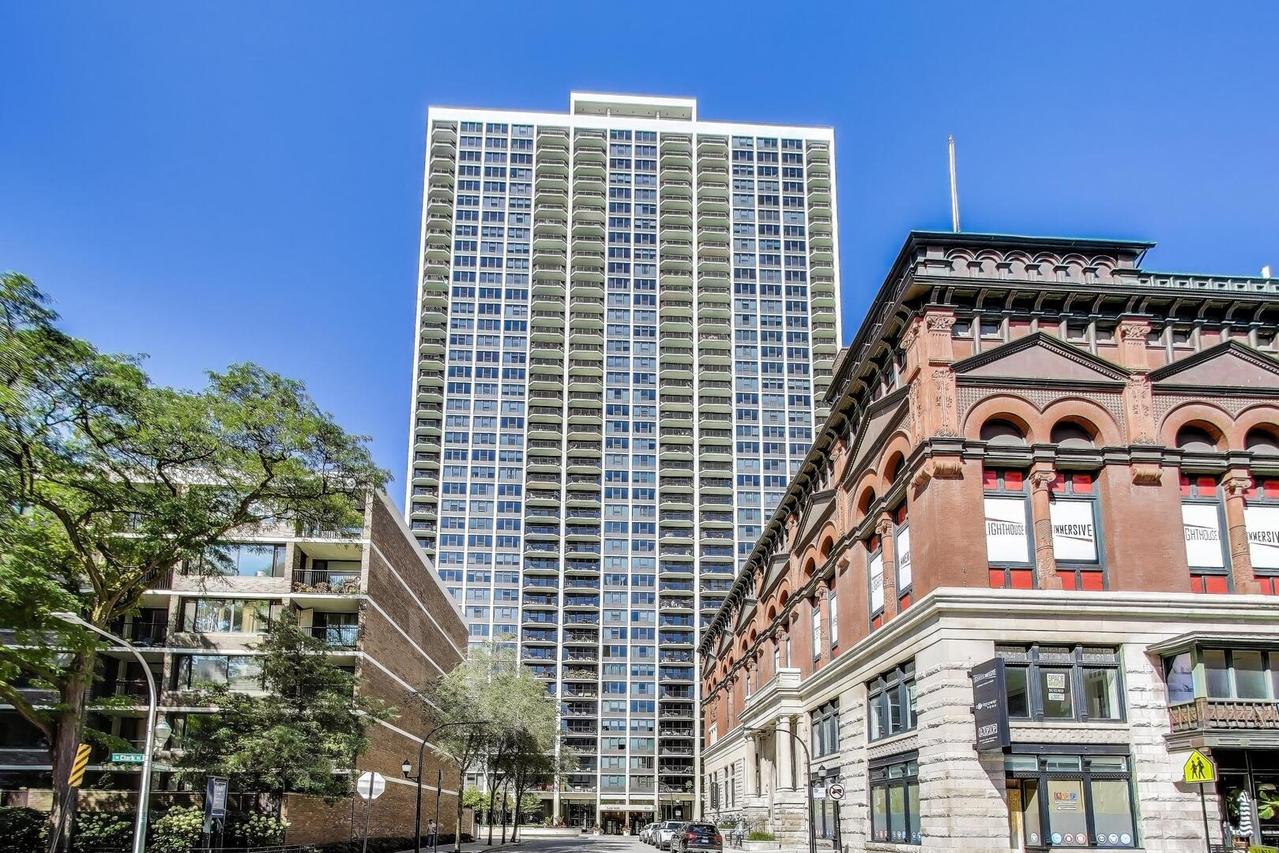 1560 N Sandburg Ter. #1708, Chicago, IL 60610
