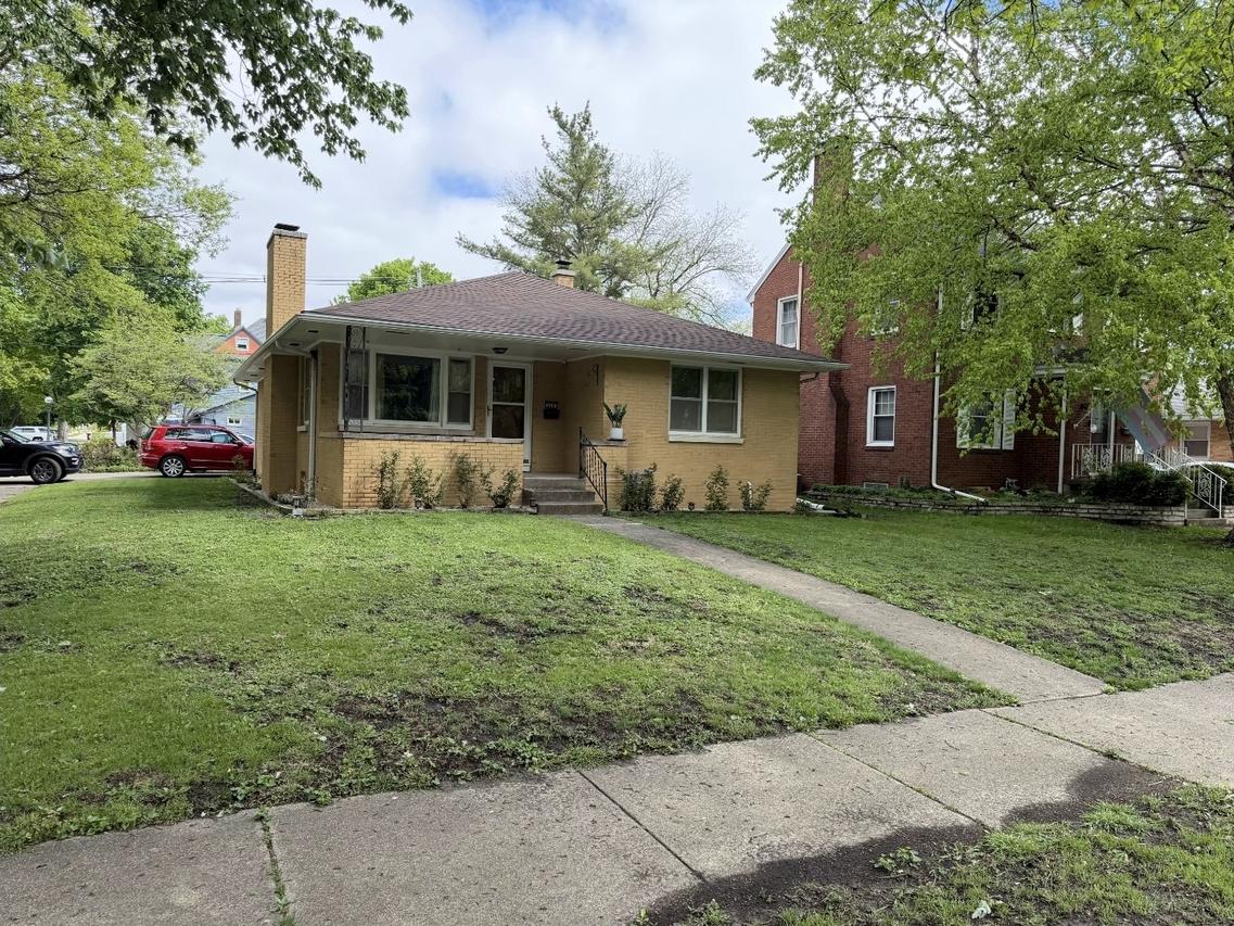 620 W White St., Champaign, IL 61820