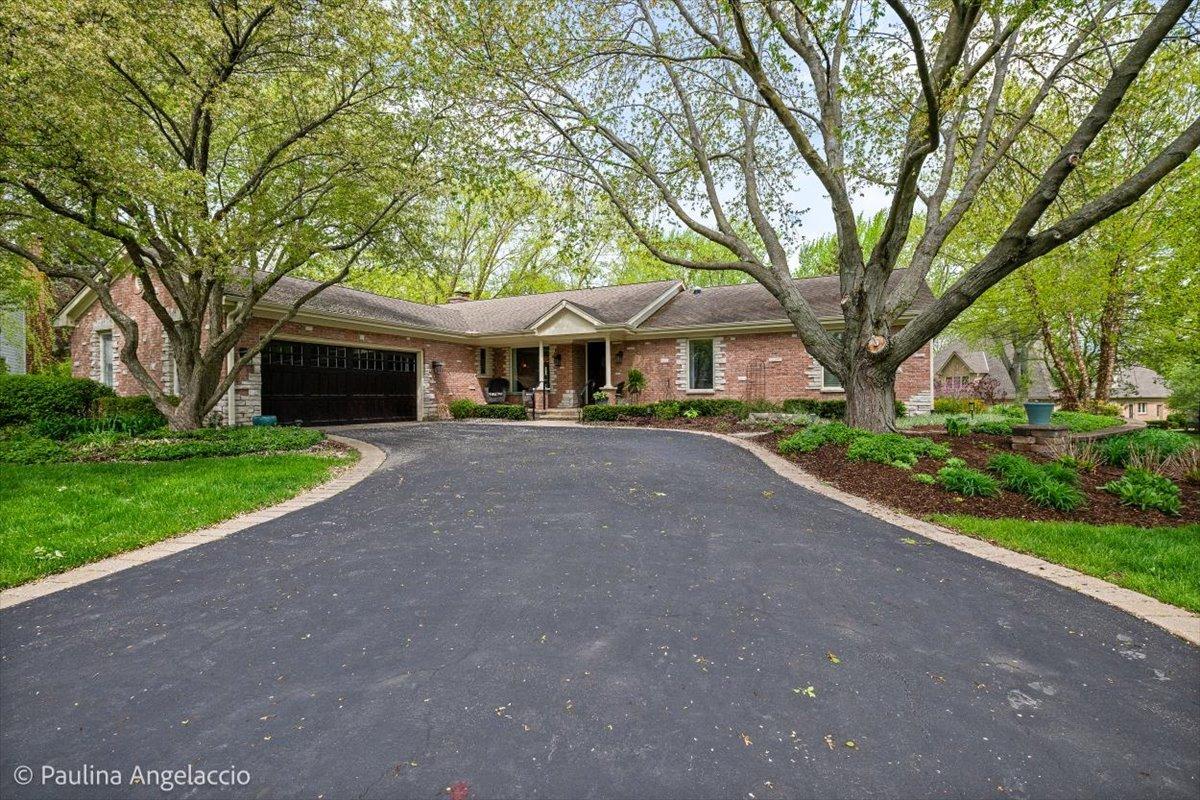 570 Hillside Ct., Barrington, IL 60010