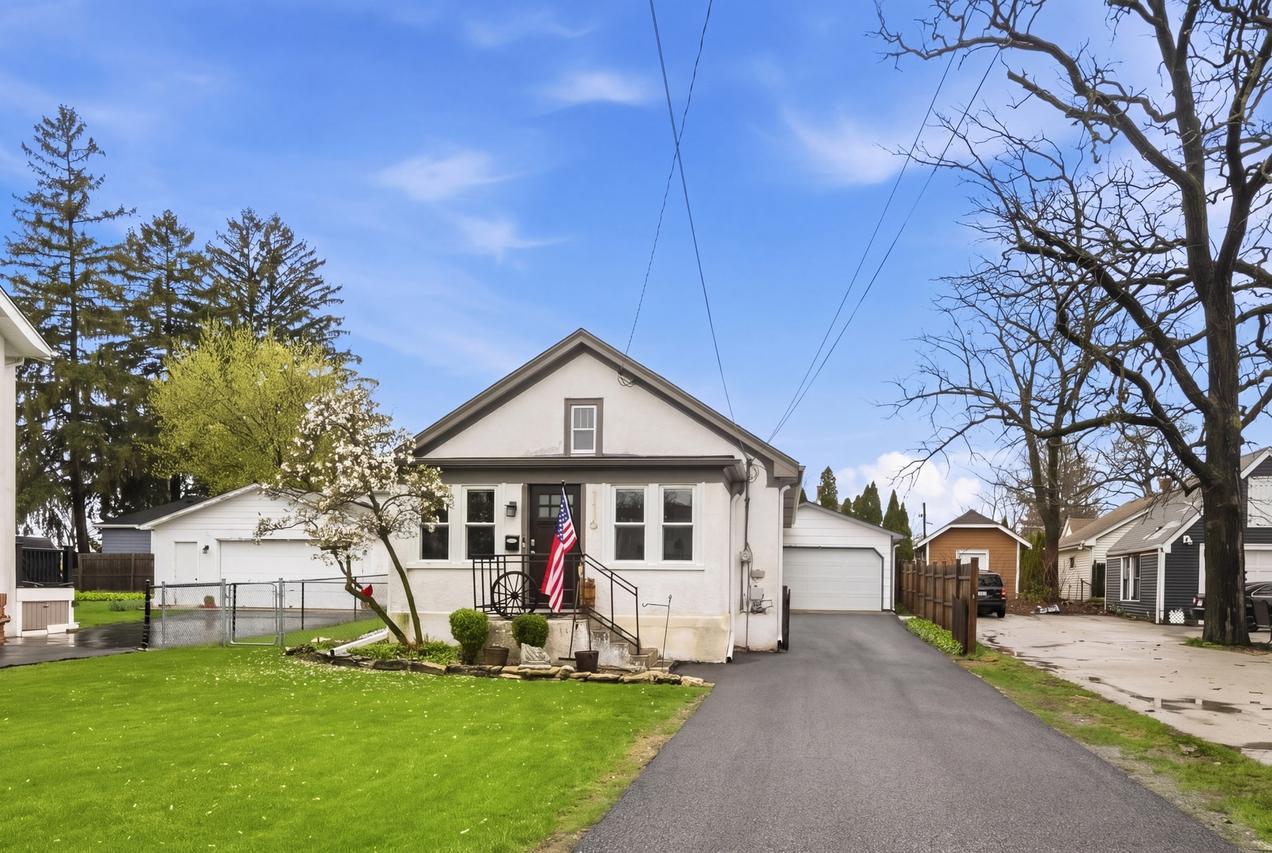 116 High St., Highwood, IL 60040