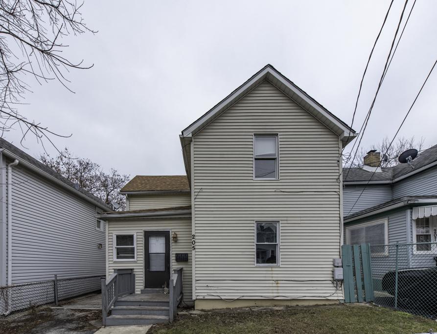 205 S Park Ave., Waukegan, IL 60085