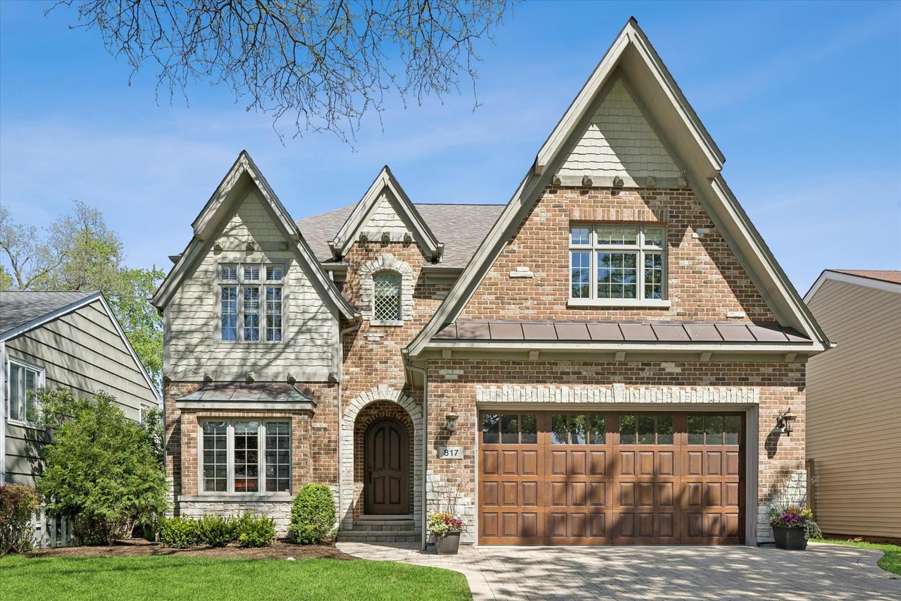 817 S Fairfield Ave., Elmhurst, IL 60126