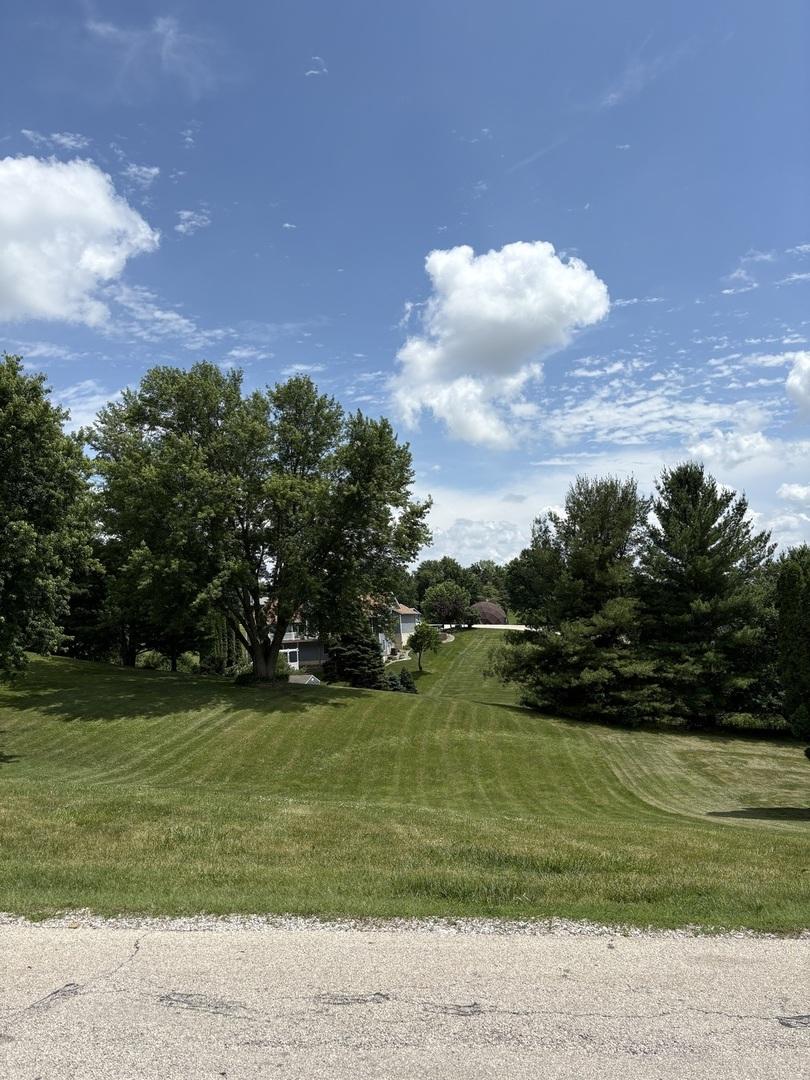 18 Ridgeview Dr., Sherrard, IL 61281