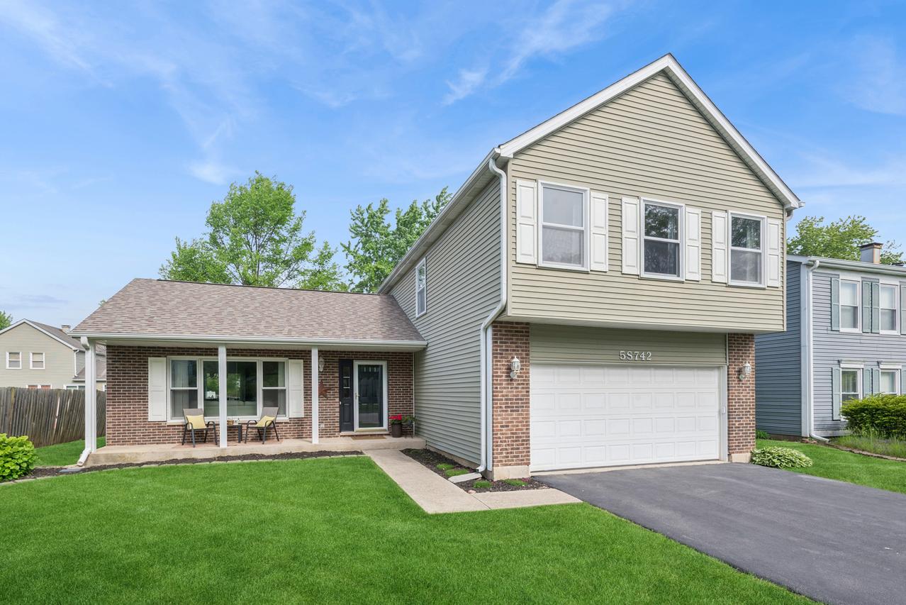 5S742 Meadow Lake Dr., Naperville, IL 60540