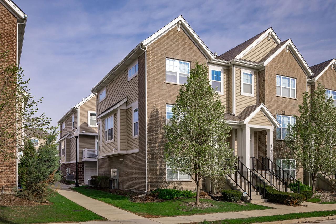 822 Center St., Des Plaines, IL 60016