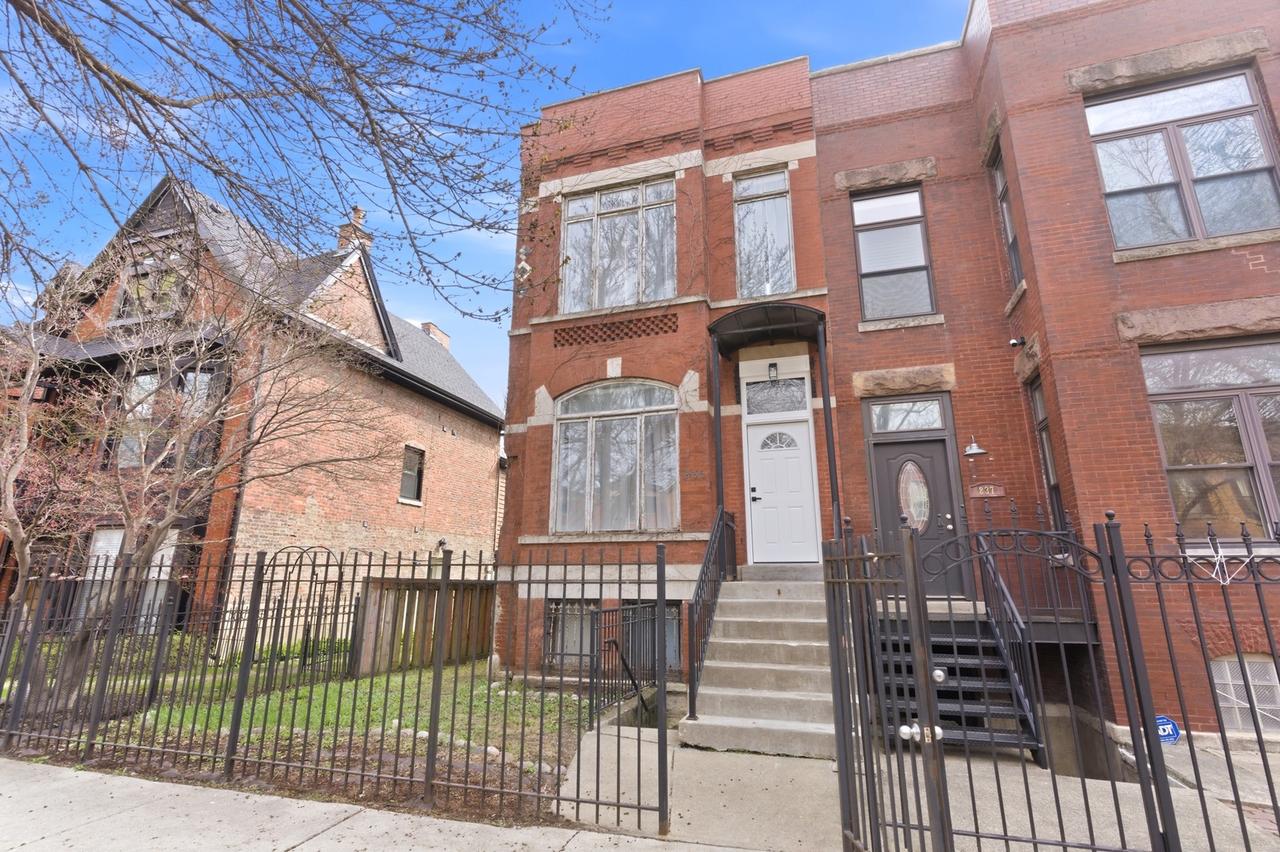 835 S Claremont Ave., Chicago, IL 60612