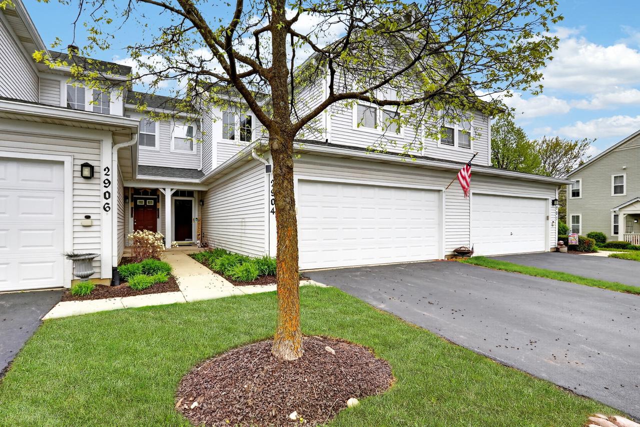 2904 Falling Waters Dr., Lindenhurst, IL 60046