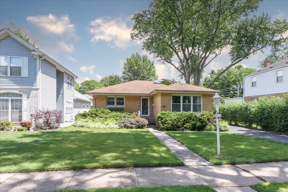 831 S Mitchell Ave., Arlington Heights, IL 60005