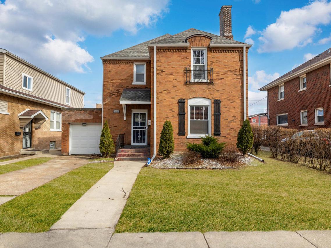 7931 S Paxton Ave., Chicago, IL 60617