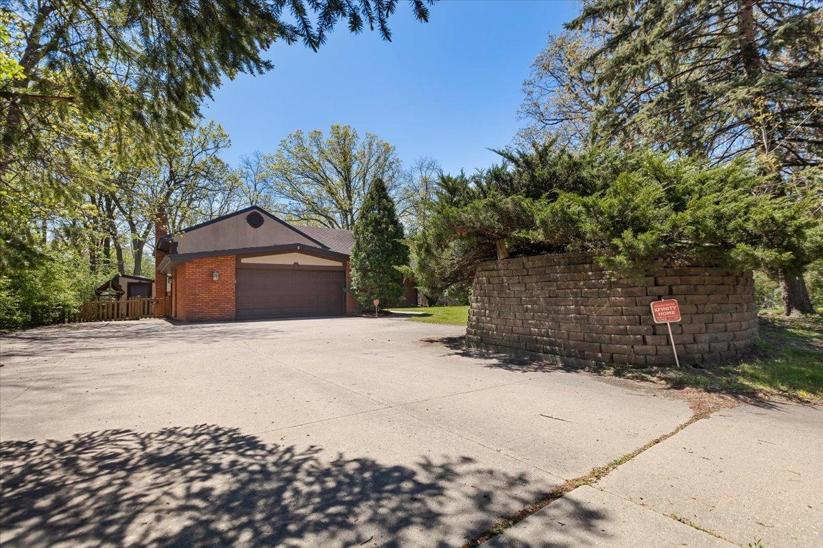 33 Half Day Rd., Lincolnshire, IL 60069