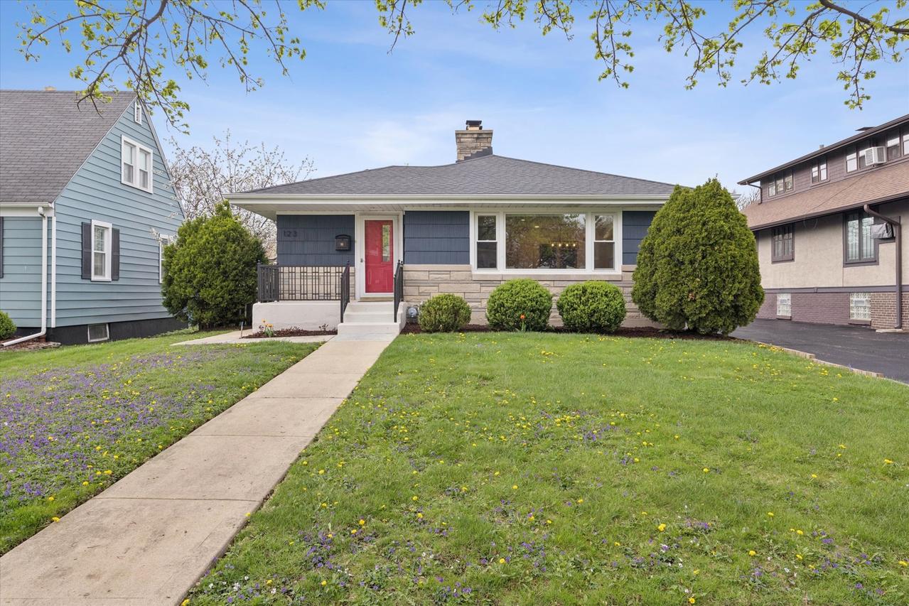 123 E Columbia Ave., Elmhurst, IL 60126
