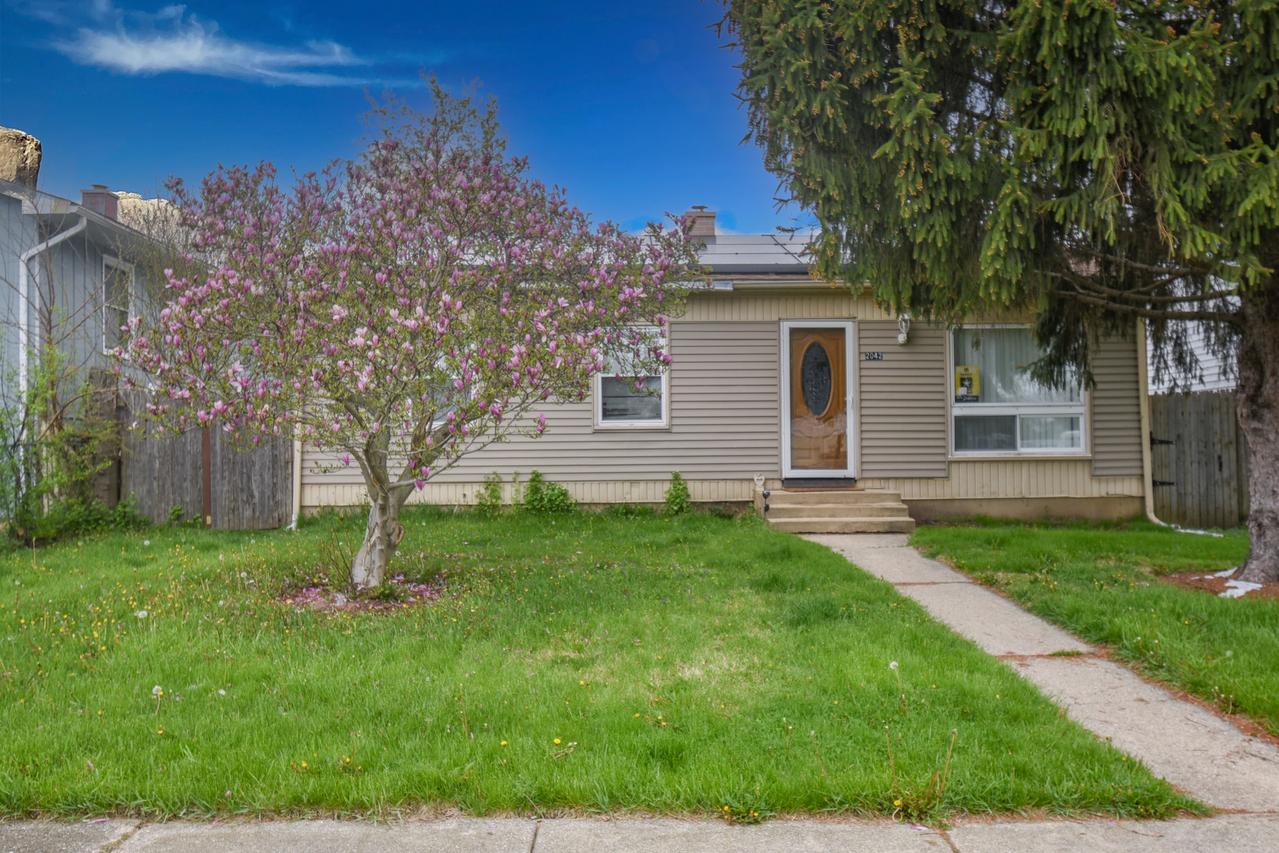 2042 Gideon Ave., Zion, IL 60099