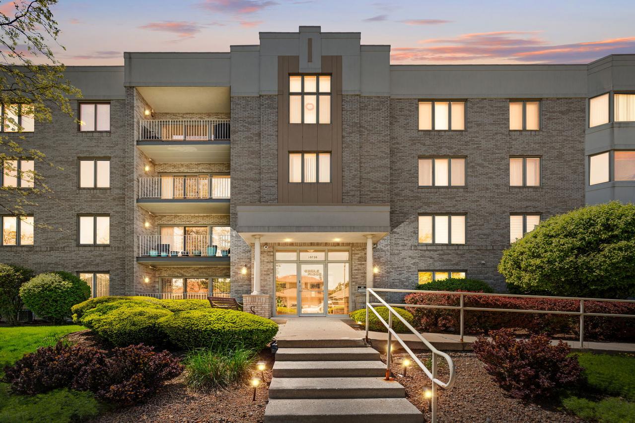 10720 S Washington St. #205, Oak Lawn, IL 60453
