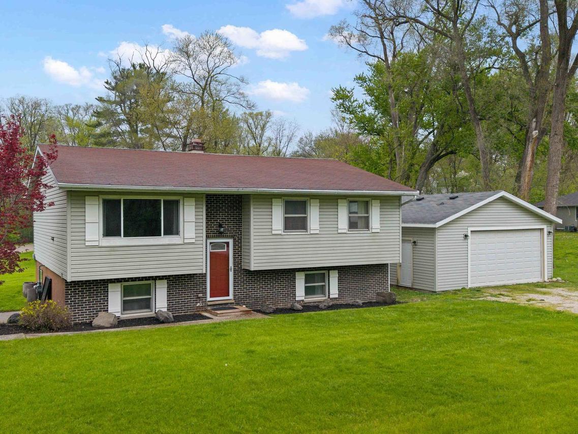 38025 N Lee Ave., Spring Grove, IL 60081