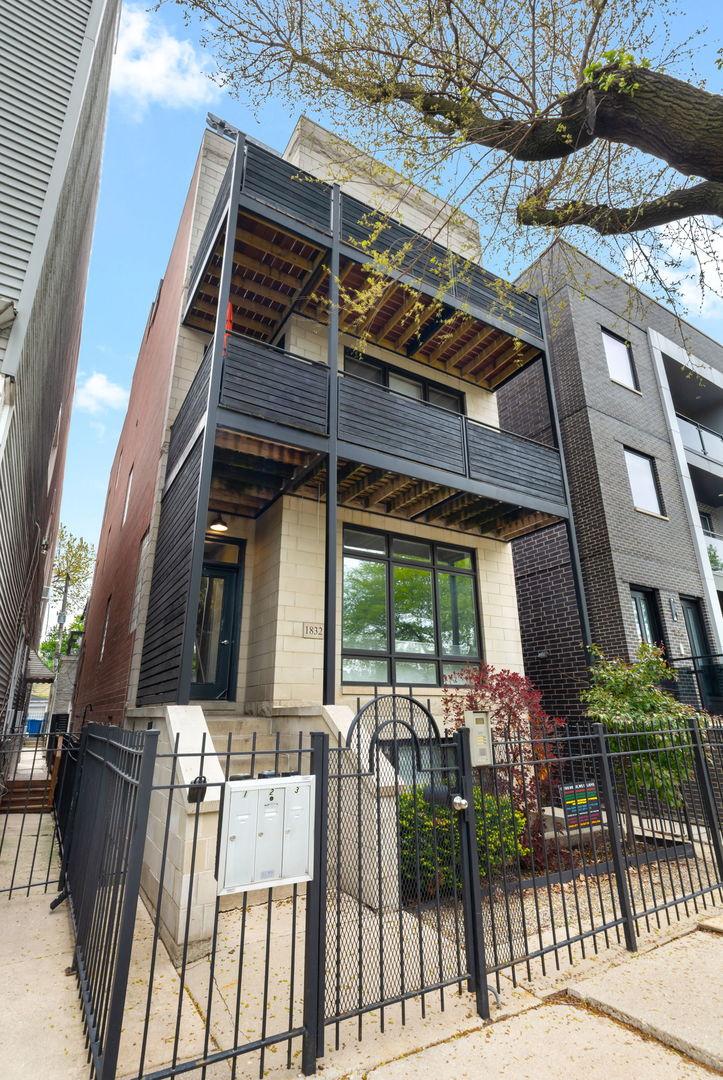 1832 N Rockwell St. #1, Chicago, IL 60647