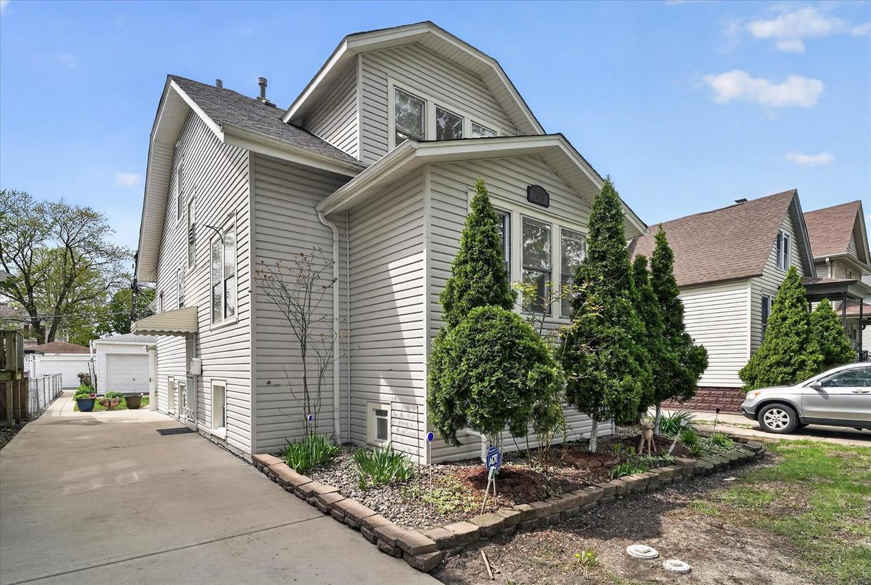 2726 S 60th Ct., Cicero, IL 60804