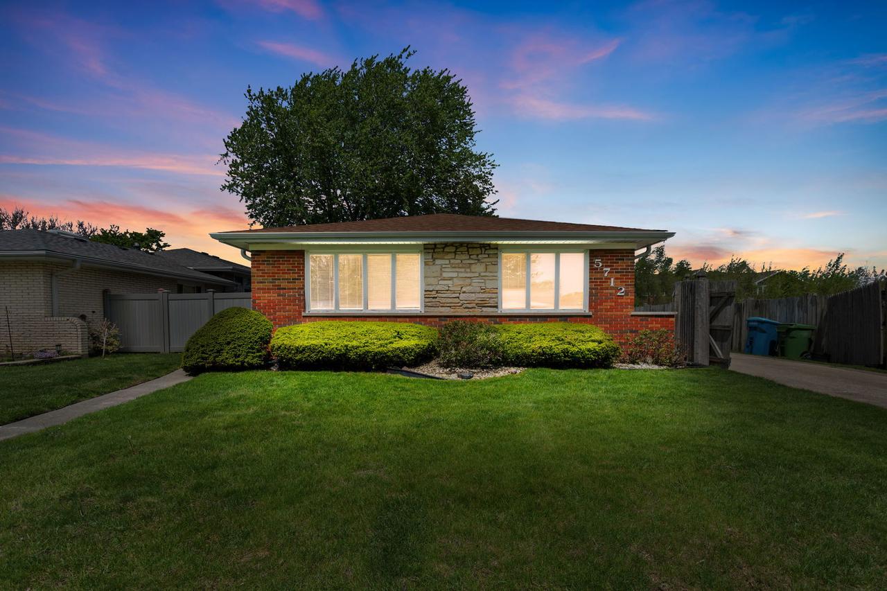 5712 W 102nd St., Oak Lawn, IL 60453