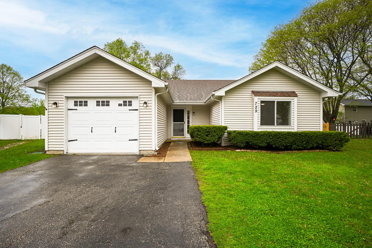 729 Hageman Pl., Naperville, IL 60563