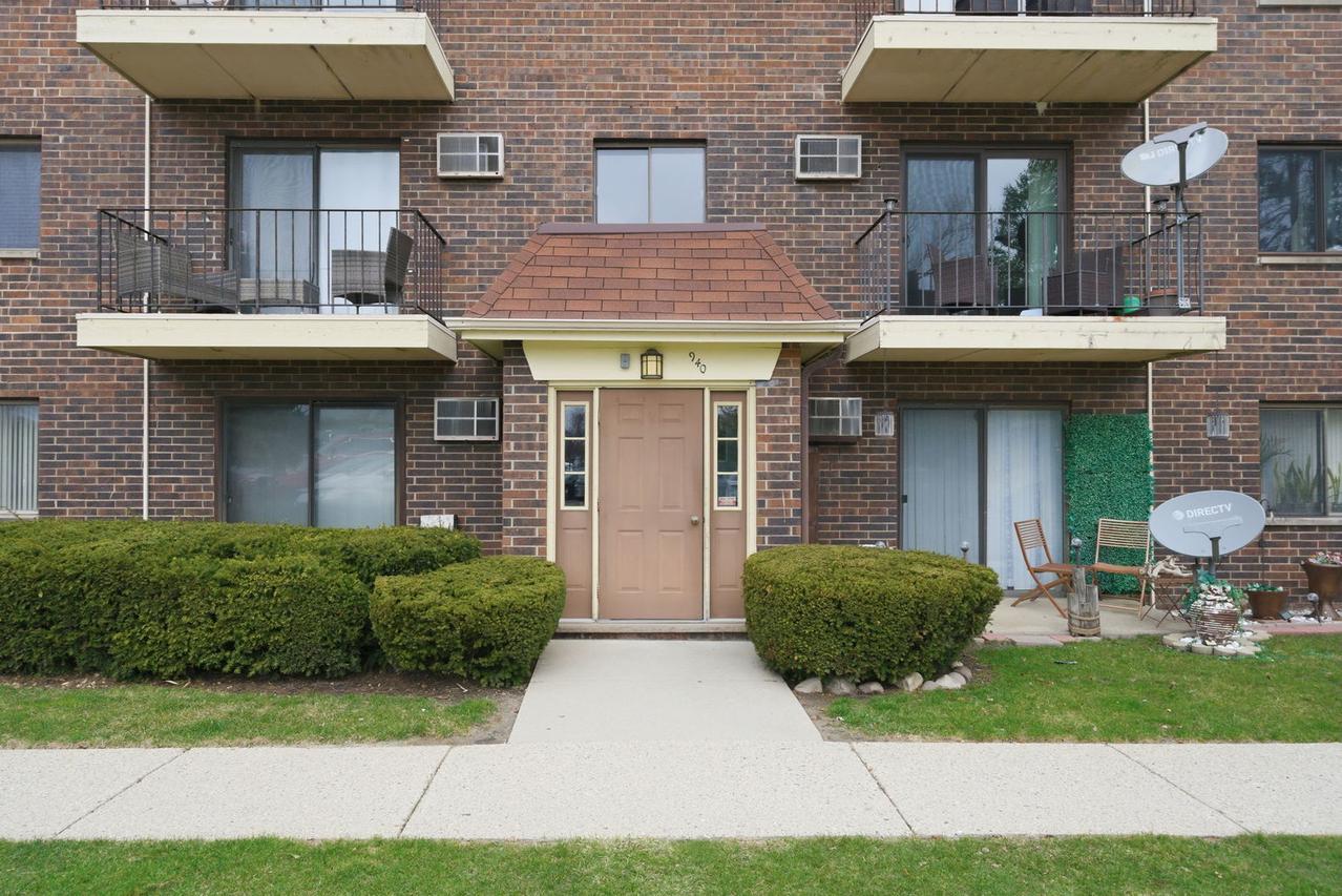 940 N Rohlwing Rd. #201A, Addison, IL 60101