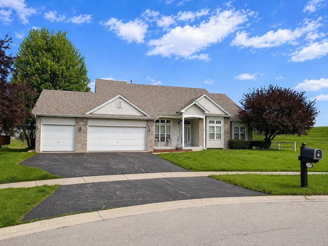 25410 W Latham Ct., Plainfield, IL 60585