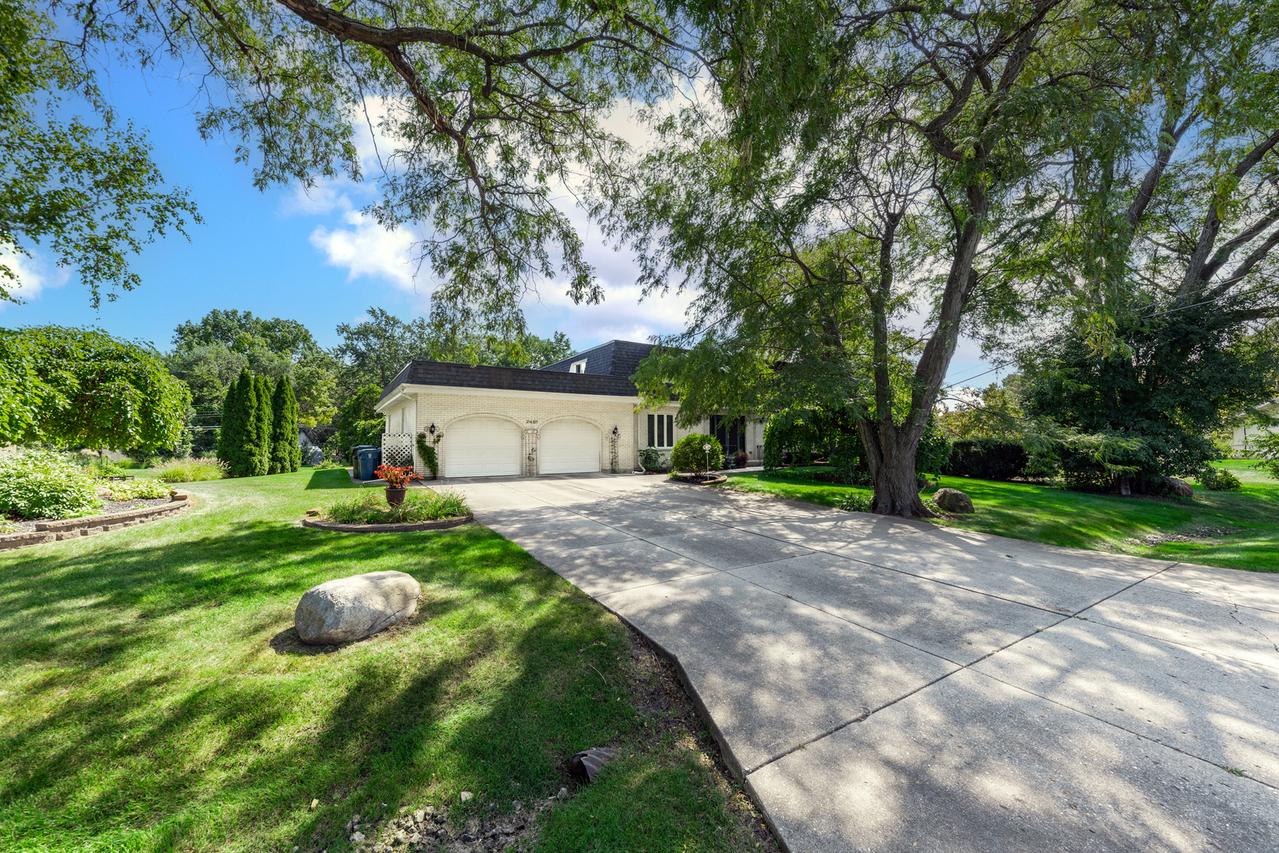 21W325 Sunnyside Dr., Itasca, IL 60143
