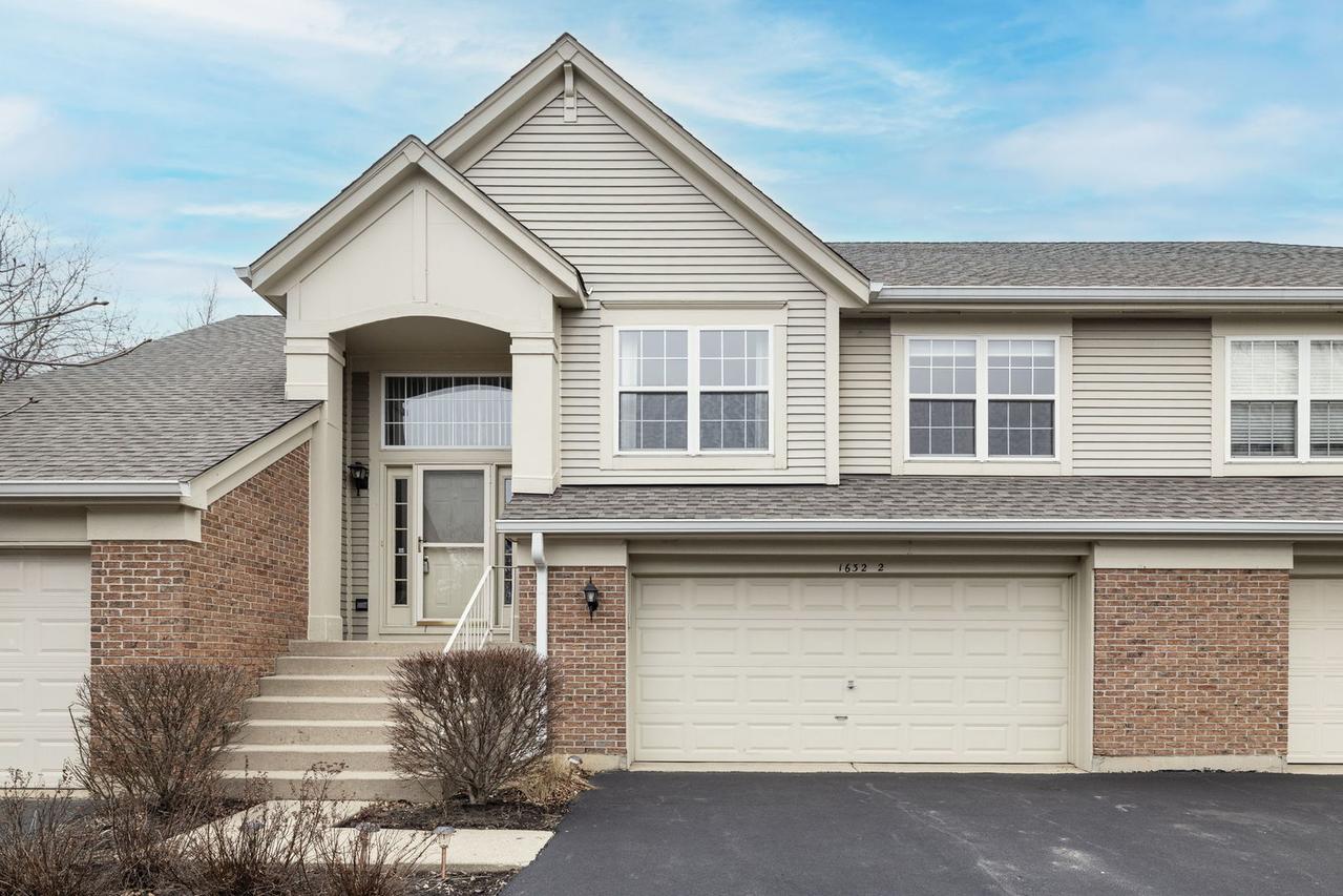 1632 Columbia Cir. #2, Bartlett, IL 60103