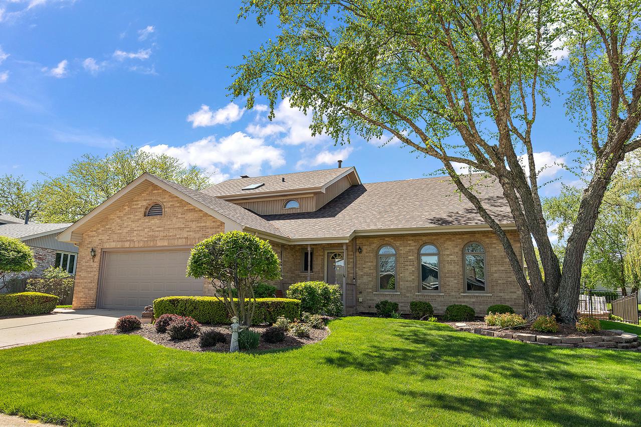 17300 Brook Hill Dr., Orland Park, IL 60467
