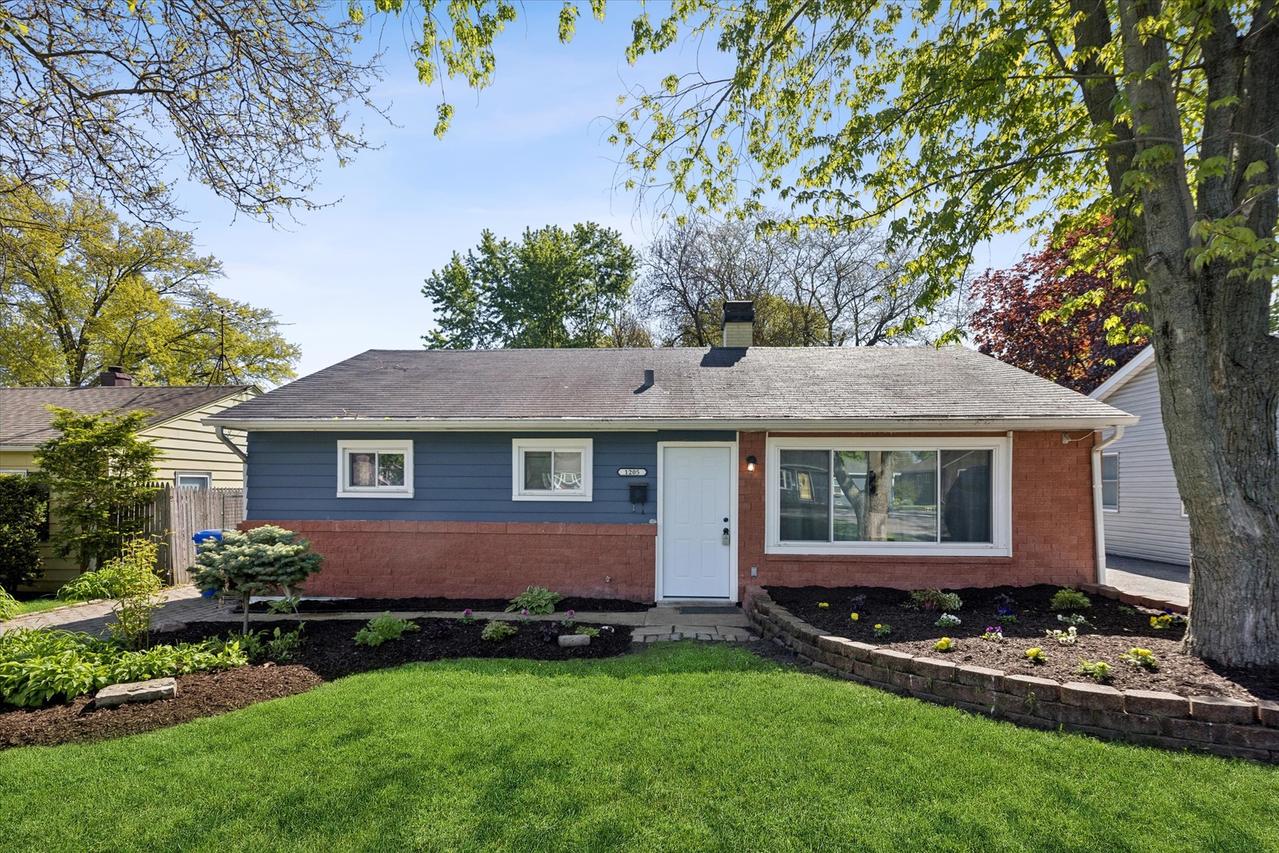 1205 S Chase St., Wheaton, IL 60189