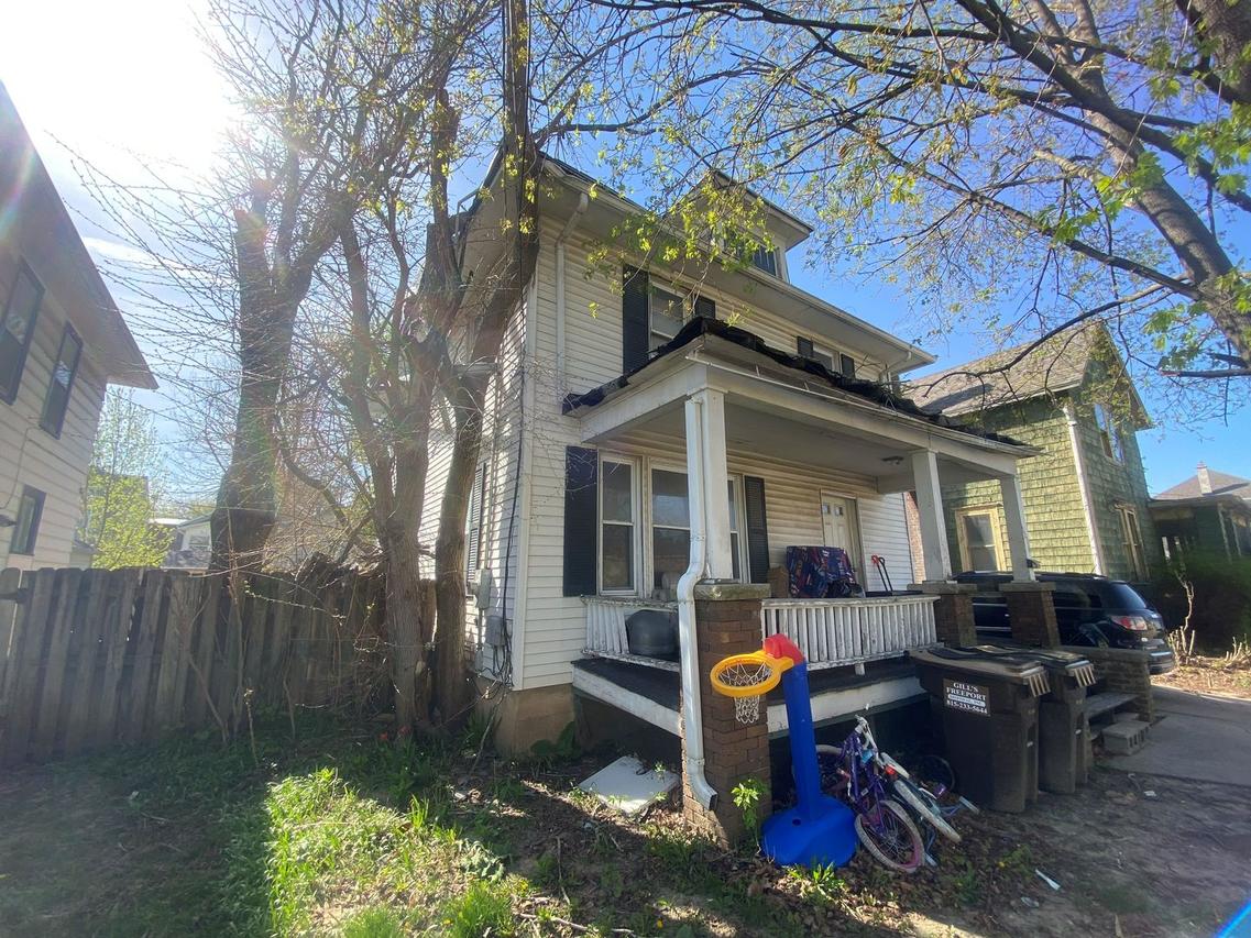 1216 S Rotzler Ave., Freeport, IL 61032